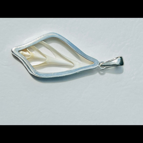 Shell Pendant - Picture 2 of 2